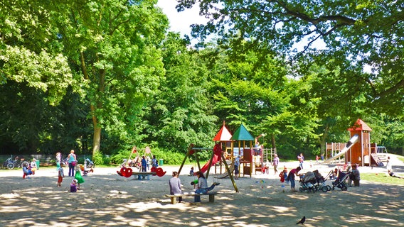 Spielplatz im Hamburger Stadtpark © NDR Foto: Irene Altenmüller