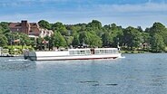 Ausflugsschiff auf dem Dieksee bei Bad Malente © fotolia Foto: travelpeter