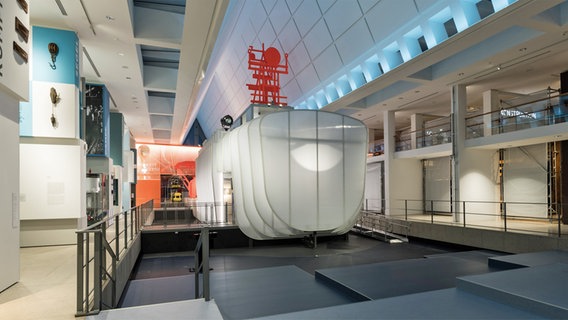 Installation eines Forschungsschiffs in der Ausstellungshalle des Deutschen Schifffahrtsmuseums © Deutsches Schifffahrtsmuseum / Nicole Werner 