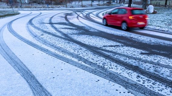 Autofahren bei Winterwetter: So fahren Sie sicher durch Eis und Schnee