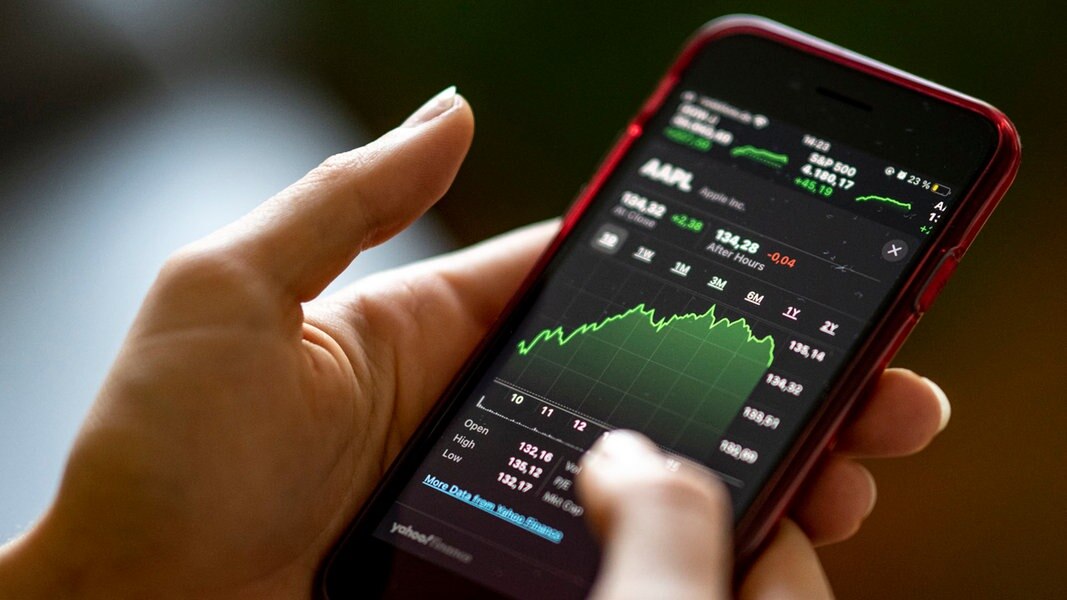 Trading-Apps: Risiken Beim Schnellen Handel Per Handy | NDR.de ...