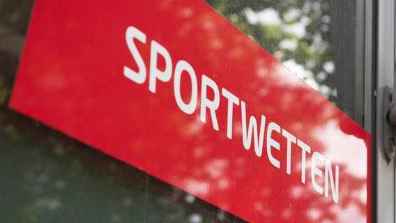 Schild Sportwetten © picture alliance/dpa | Paul Zinken Foto: Paul Zinken