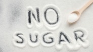 "No Sugar" steht in Zucker geschrieben. © Colourbox Foto: by #246329