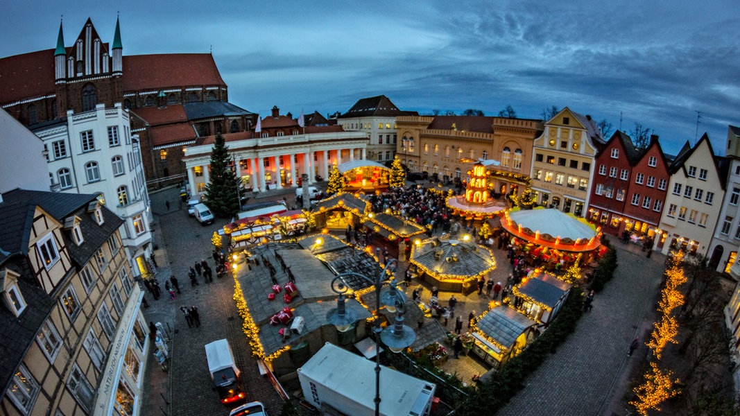 Schwerin: Aufbau des Weihnachtsmarktes beginnt