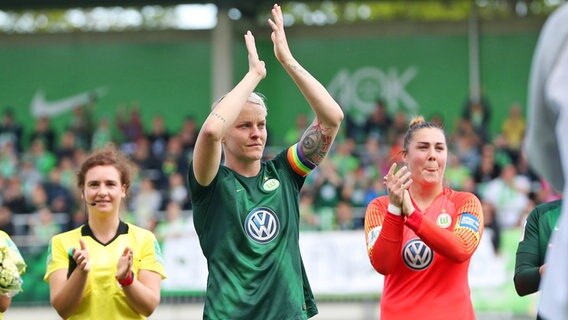 Nilla Fischer (M.) vom Frauenfußball-Bundesligisten VfL Wolfsburg © imago images / regios24 