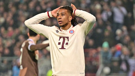 Frust bei Michael Olise vom FC Bayern München © Witters 