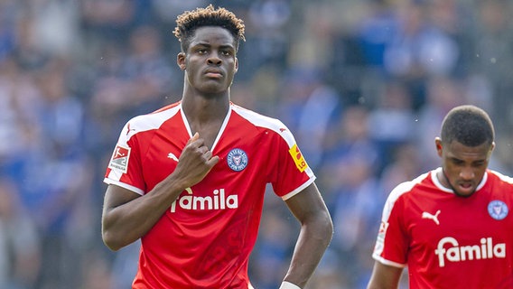 Yann Bisseck im Trikot von Holstein Kiel © IMAGO / Kirchner-Media 