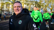 Coach André Breitenreiter beim Trainingsauftakt von Hannover 96 © picture alliance/dpa Foto: Julian Stratenschulte