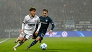 St. Paulis Philipp Treu (l.) im Zweikampf mit Bochums Felix Passlack © Imago Images 