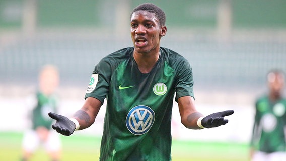 Muhammed Cham im Trikot des VfL Wolfsburg © IMAGO / regios24 