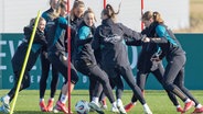 Die deutsche Nationalmannschaft der Frauen beim Training © IMAGO / Kessler-Sportfotografie 