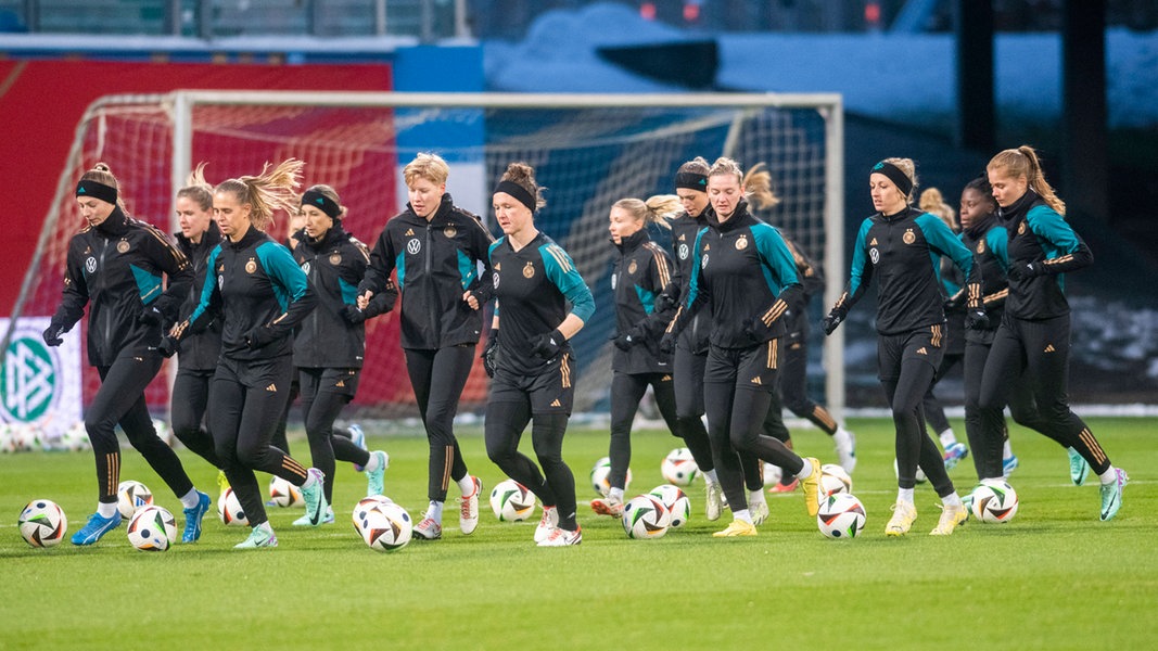 Nations League in Rostock DFBFrauen spielen gegen Dänemark um Olympia