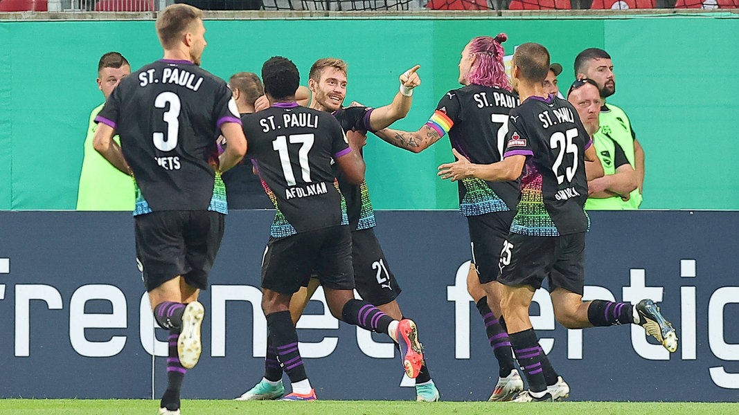 DFB-Pokal: Ritzka rettet das Blessin-Debüt – St. Pauli siegt in Halle