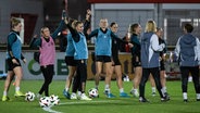 Gute Laune bei der deutsche Fußball-Nationalmannschaft der Frauen © IMAGO/Eibner-Pressefoto Foto: Memmler