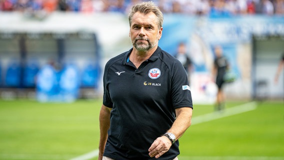 Bernd Hollerbach, Trainer von Hansa Rostock © IMAGO / Fotostand 