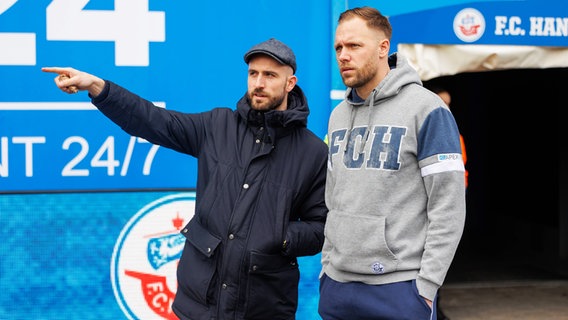 Rostock-Trainer Daniel Brinkmann (r.) und Julius Ohnesorge (Technischer Direktor) © IMAGO / Andy Bünning 