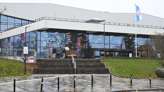 Die Stadthalle in Rostock ist der Veranstaltungsort der Mitgliederversammlung von Hansa Rostock. © picture alliance/dpa | Stefan Sauer 