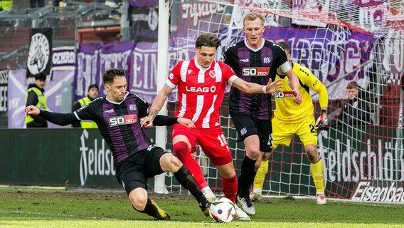 Spielszene zwichen dem VfL Osnabrück und Energie Cottbus © IMAGO / Fotostand 