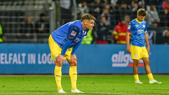 Niedergeschlagene Spieler von Eintracht Braunschweig © IMAGO/Eibner-Pressefoto Foto: Florian Schust