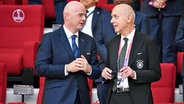 FIFA-Präsident Gianni Infantino (l.) mit DFB-Präsident Bernd Neuendorf © IMAGO / Uwe Kraft 