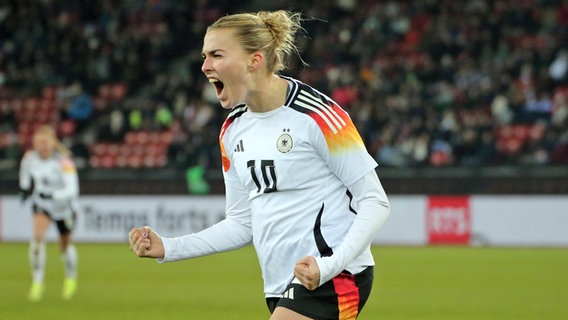 Jubel bei Laura Freigang © IMAGO / Jan Huebner 