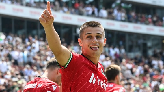 Nicolo Tresoldi von Hannover 96 bejubelt ein Tor © picture alliance/dpa Foto: Swen Pförtner