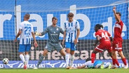 Frust bei den Spielern des FC Hansa Rostock nach dem 1:1-Ausgleichstreffer des VfB Stuttgart II © IMAGO / Sportfoto Rudel 