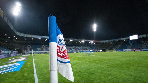 Eckfahne im Ostseestadion unter Flutlicht © picture alliance / Fotostand | Fotostand / Voelker 