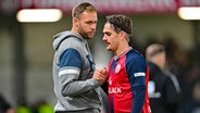 Hansa-Trainer Daniel Brinkmann mit Stürmer Sigurd Haugen © IMAGO/pmk 