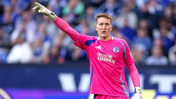 Ron-Thorben Hoffmann vom FC Schalke 04 © IMAGO / Maximilian Koch 