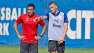 Trainer Marcel Rapp und Carl Johansson (v.l.) von Holstein Kiel © IMAGO / Frank Peter 