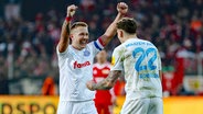 Lewis Holtby (l.) und Nicolai Remberg von Holstein Kiel jubeln © IMAGO/Contrast Foto: O.Behrendt