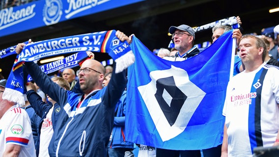 Fans vom HSV im Stadion. © Witters 