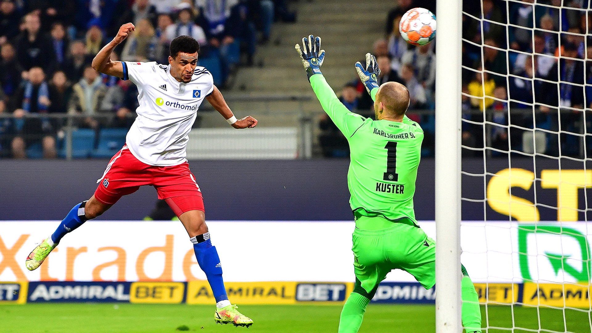 HSV feiert lockeren Heimsieg gegen den Karlsruher SC