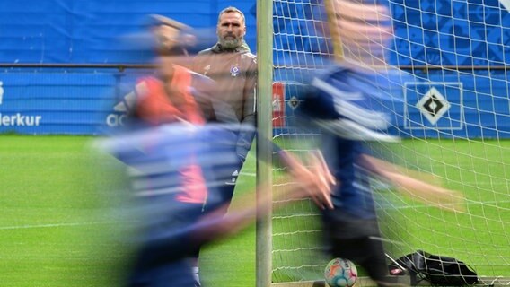 HSV-Trainer Tim Walter beim Training © Witters 