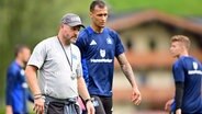 HSV-Trainer Steffen Baumgart (l.) mit Stürmer Davie Selke © WITTERS/TimGroothuis 