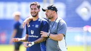 Mittelfeldspieler Ludovit Reis und Coach Steffen Baumgart (v.l.) vom Hamburger SV © picture alliance / Selim Sudheimer | Selim Sudheimer 