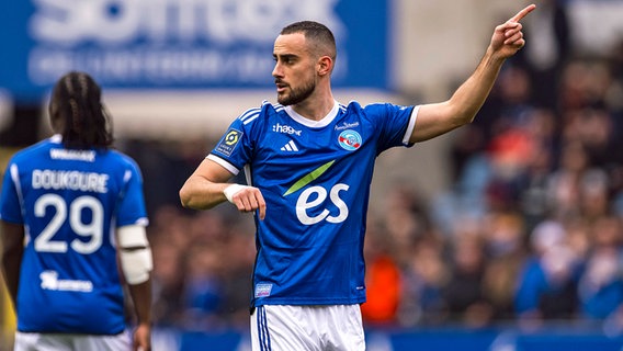 Lucas Perrin im Trikot von RC Strasbourg © IMAGO / justpictures.ch 