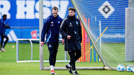 HSV-Kapitän Sebastian Schonlau (l.) und Trainer Merlin Polzin © IMAGO / Eibner 