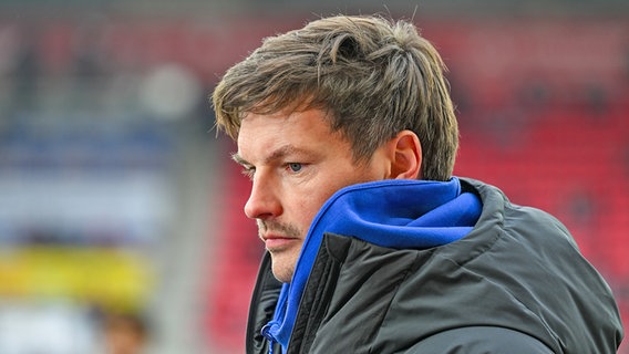 Trainer Merlin Polzin vom Hamburger SV © picture alliance/dpa | Armin Weigel 