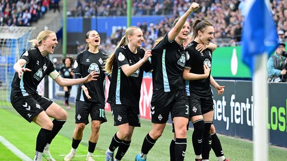 DFB-Pokal-Halbfinale der Frauen: Jubel bei Bremen © Witters 