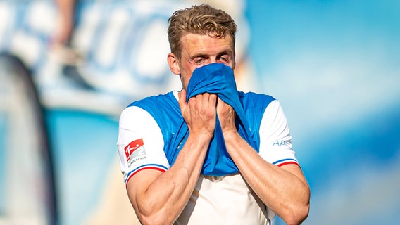 Frust bei Oliver Hüsing vom FC Hansa Rostock © IMAGO / Fotostand 