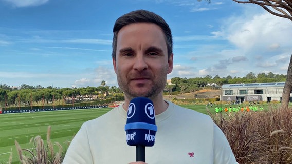 NDR Reporter Kristoffer Klein im Trainingslager des VfL Wolfsburg © NDR 