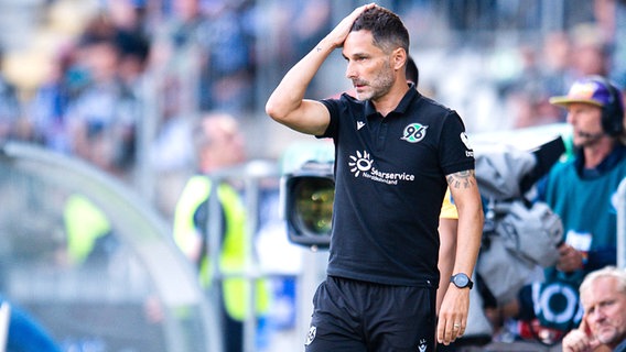 Trainer Stefan Leitl von Hannover 96 © IMAGO / Noah Wedel 