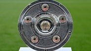 Die Meisterschale der Fußball-Bundesliga © IMAGO / Ulrich Hufnagel 