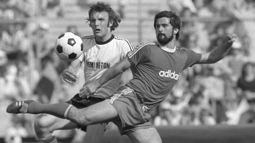 Gerd Müller: Der "Bomber der Nation"  ich leg 10 gramm für alle, dicka stichprobenartig. His nicknames are bomber der nation (the nation. Der frühere angreifer von bayern münchen wurde 75 jahre alt. Gerd müller oder wie das große geld in den fußball kam.</p>           </article>  <section>     <aside>         <a href=