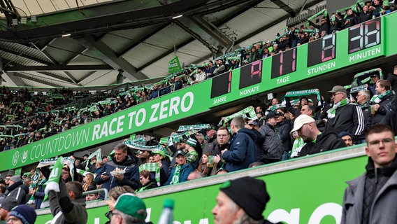 Der Countdown des "Race to Zero" im Stadion des VfL Wolfsburg © picture alliance / firo Sportphoto Foto: Jürgen Fromme