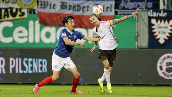 Spielszene Holstein Kiel - FC St. Pauli © IMAGO/Claus Bergmann 