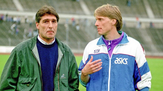 Oldenburg manager Rudi Assauer (left) with coach Wolfgang Sidka in 1991. © imago-images Photo: nph / Rust