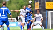 Header duel between Andreas Pollasch (BFC Dynamo) and Marin Vukoja (VfB Oldenburg).  © IMAGO/osnapix 